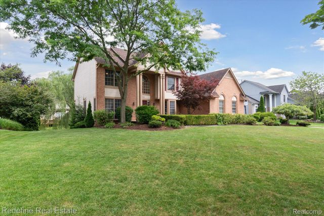2841 Treyburn Lane, West Bloomfield Charter Township, MI 48324