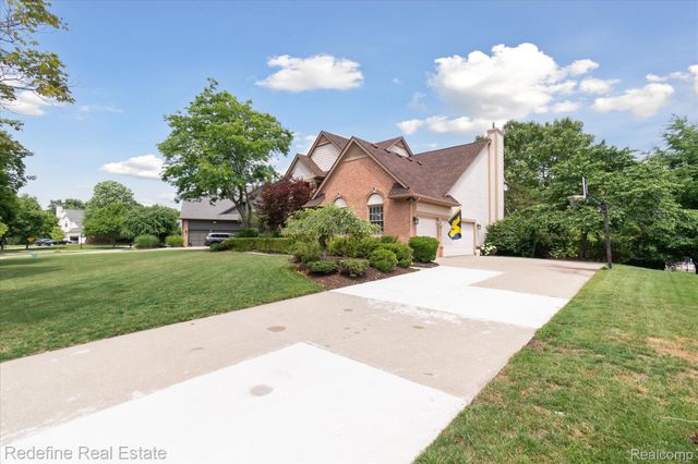 2841 Treyburn Lane, West Bloomfield Charter Township, MI 48324