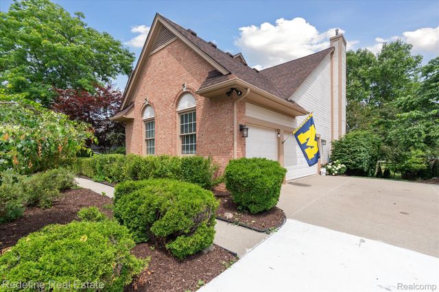 2841 Treyburn Lane, West Bloomfield Charter Township, MI 48324