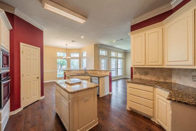 8152 Vine Wood Drive, North Richland Hills, TX 76182