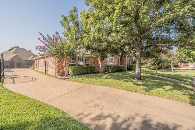 8152 Vine Wood Drive, North Richland Hills, TX 76182