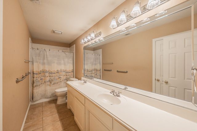 8152 Vine Wood Drive, North Richland Hills, TX 76182