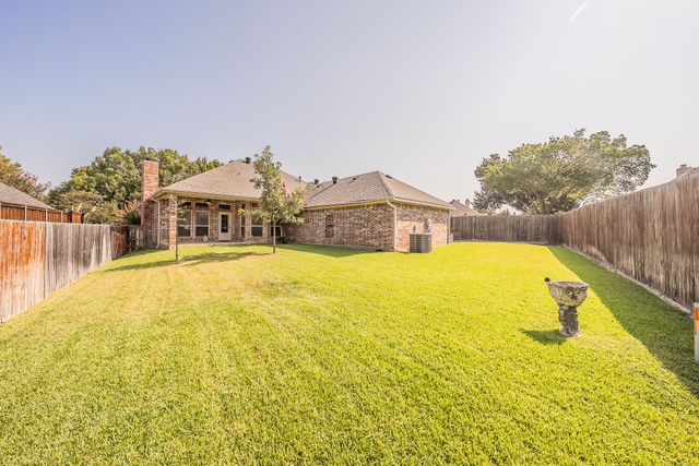 8152 Vine Wood Drive, North Richland Hills, TX 76182