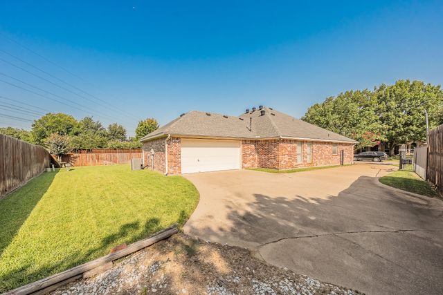 8152 Vine Wood Drive, North Richland Hills, TX 76182
