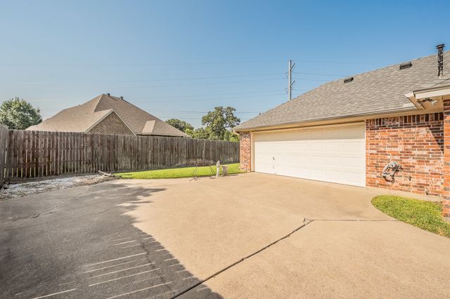 8152 Vine Wood Drive, North Richland Hills, TX 76182