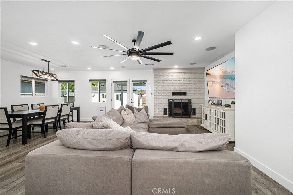 Image 10 of property listing at 3246 N Marwick, Long Beach, CA 90808