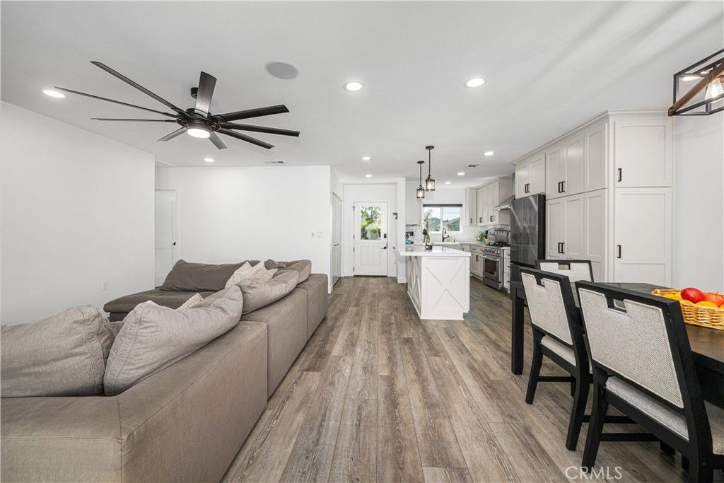 Image 18 of property listing at 3246 N Marwick, Long Beach, CA 90808