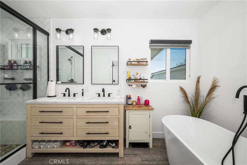 Image 25 of property listing at 3246 N Marwick, Long Beach, CA 90808