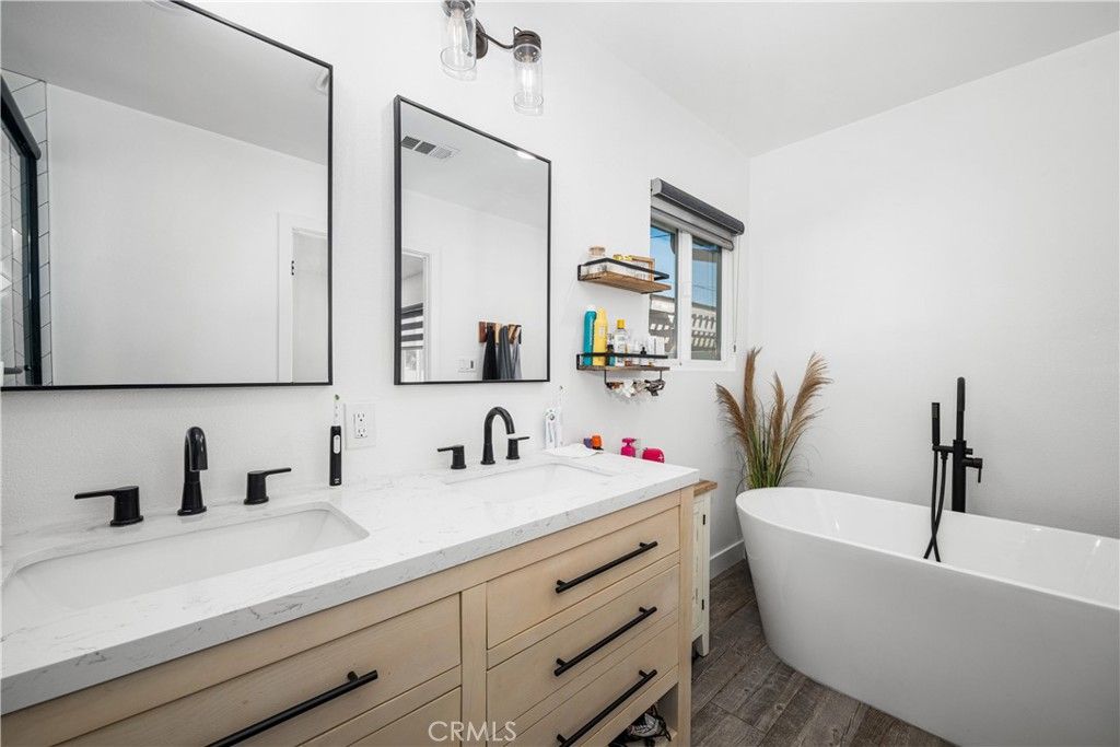 Image 28 of property listing at 3246 N Marwick, Long Beach, CA 90808