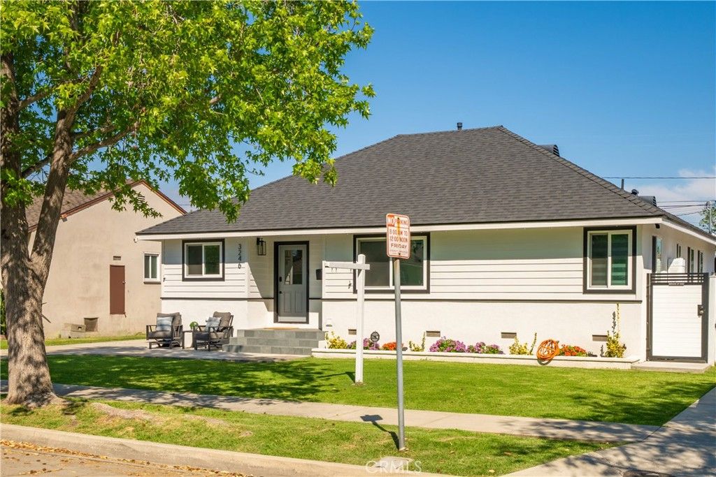 Image 3 of property listing at 3246 N Marwick, Long Beach, CA 90808