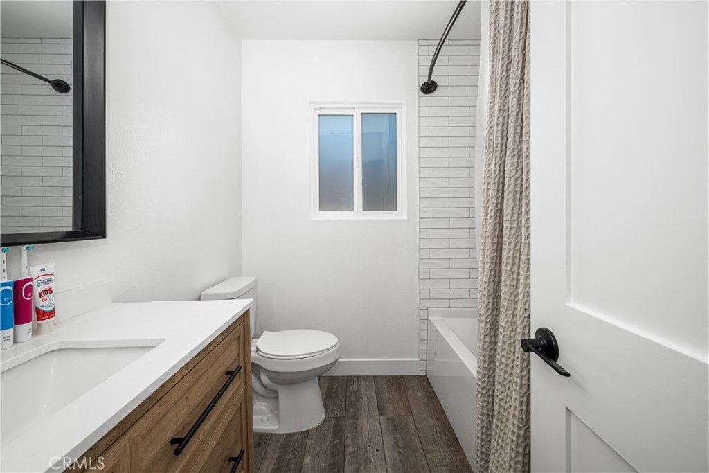 Image 33 of property listing at 3246 N Marwick, Long Beach, CA 90808