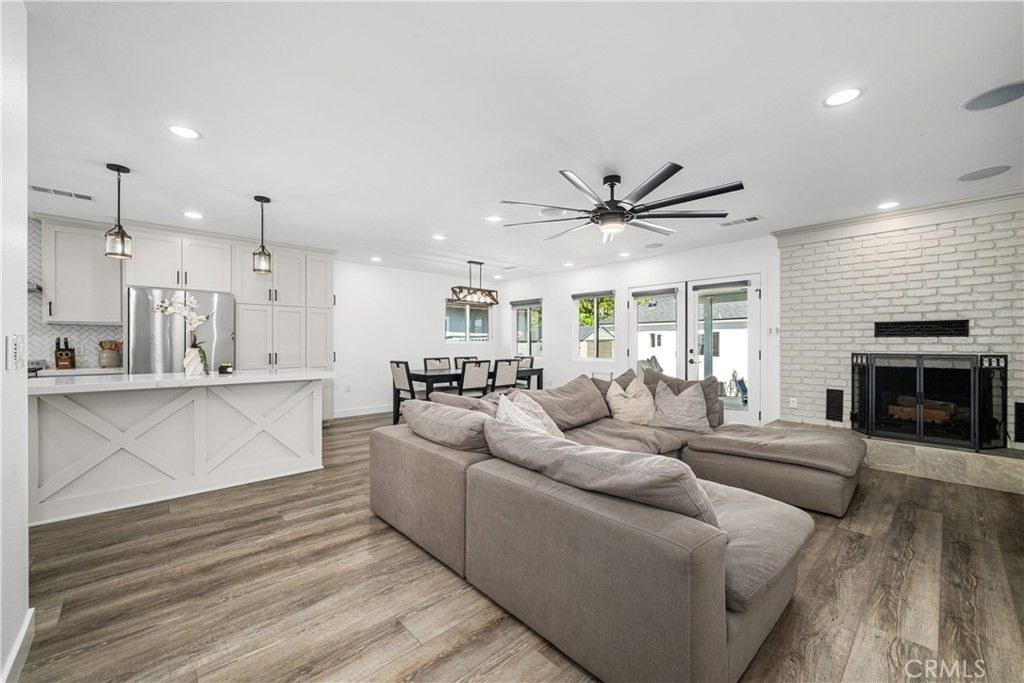 Image 5 of property listing at 3246 N Marwick, Long Beach, CA 90808