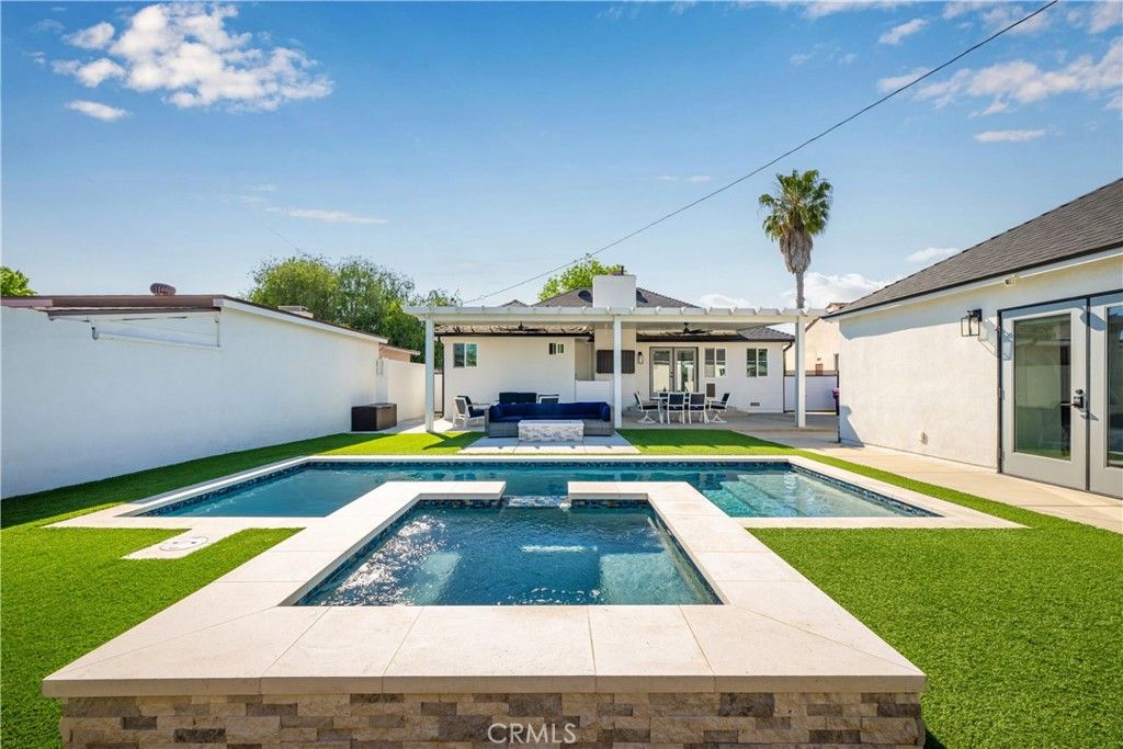 Image 61 of property listing at 3246 N Marwick, Long Beach, CA 90808