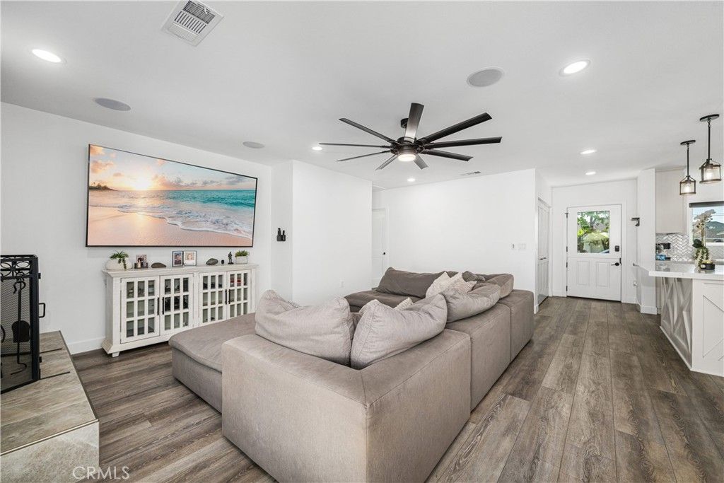 Image 8 of property listing at 3246 N Marwick, Long Beach, CA 90808