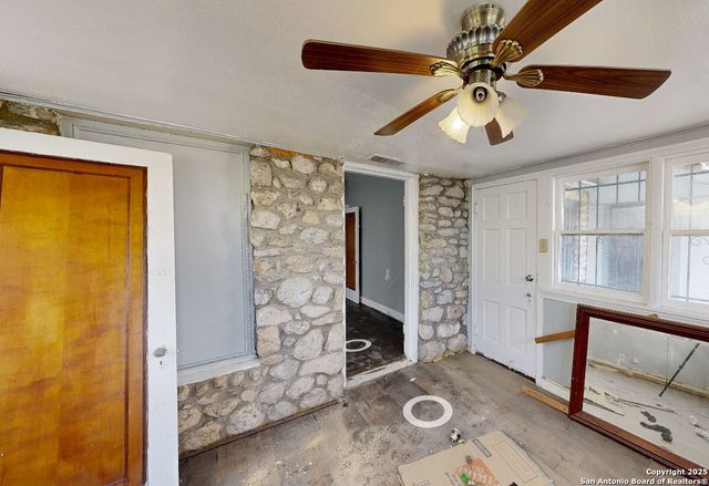 615 Avant Ave, San Antonio, TX 78210