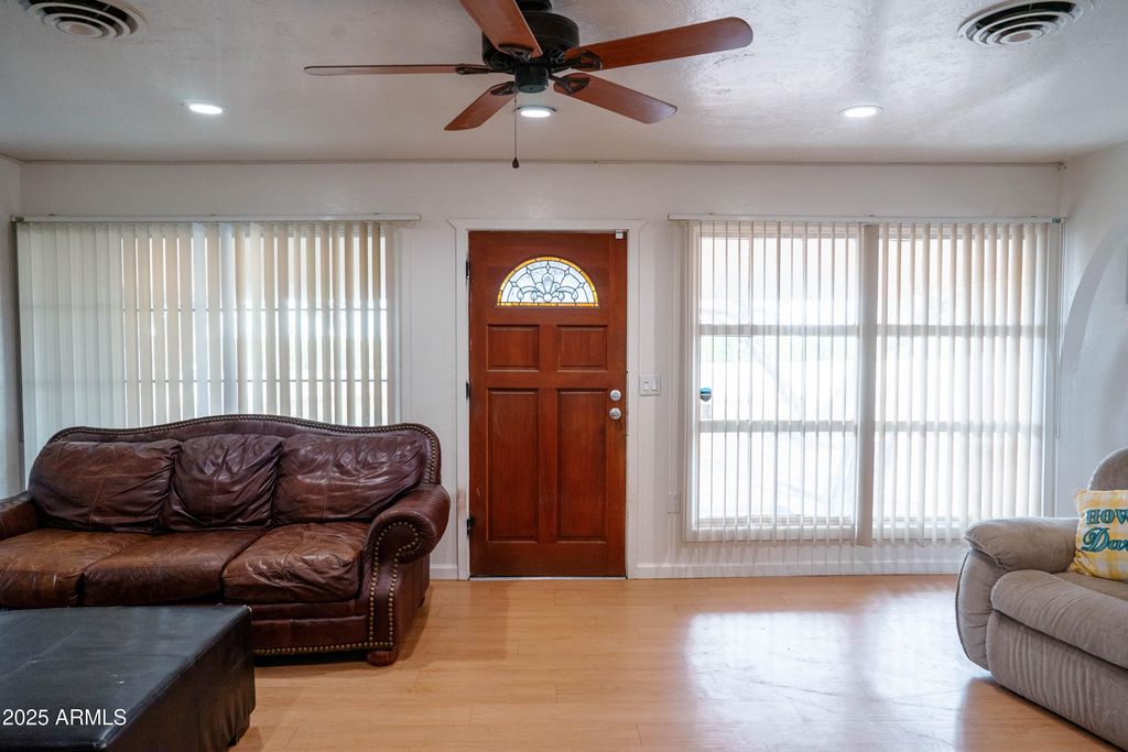 Image 6 of property listing at 14585 S 4TH Avenue, Yuma, AZ 85365