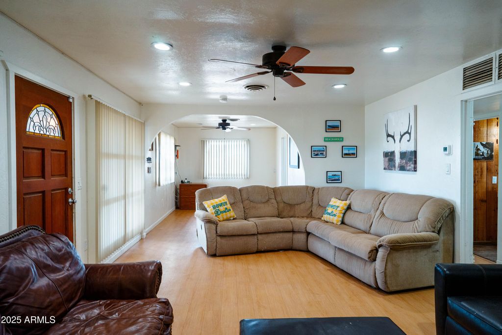 Image 7 of property listing at 14585 S 4TH Avenue, Yuma, AZ 85365