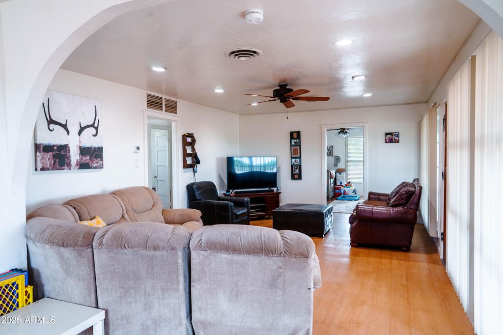 Image 8 of property listing at 14585 S 4TH Avenue, Yuma, AZ 85365