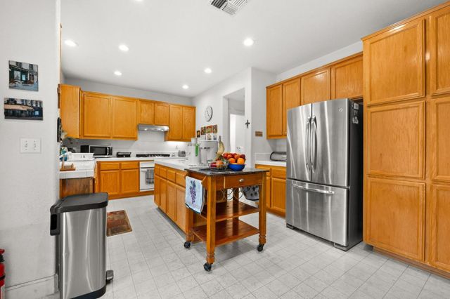 166 Kensington Circle, Hercules, CA 94547