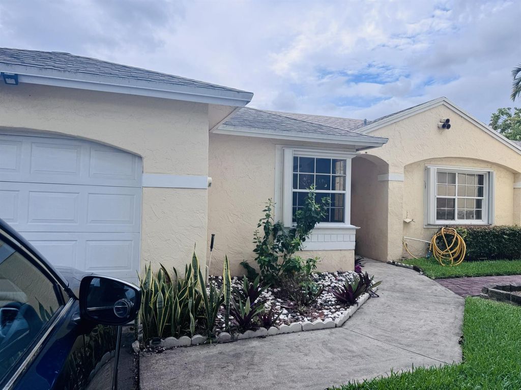 11747 NW 12th Street, Pembroke Pines, FL 33026