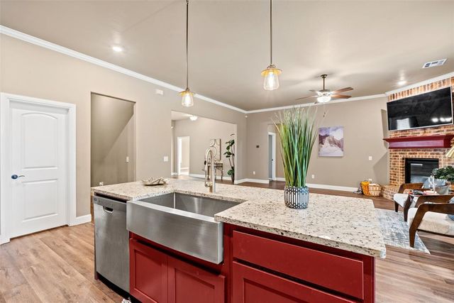 9015 Tall Oaks Drive, Guthrie, OK 73044