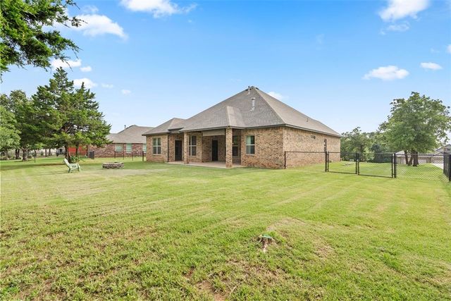 9015 Tall Oaks Drive, Guthrie, OK 73044