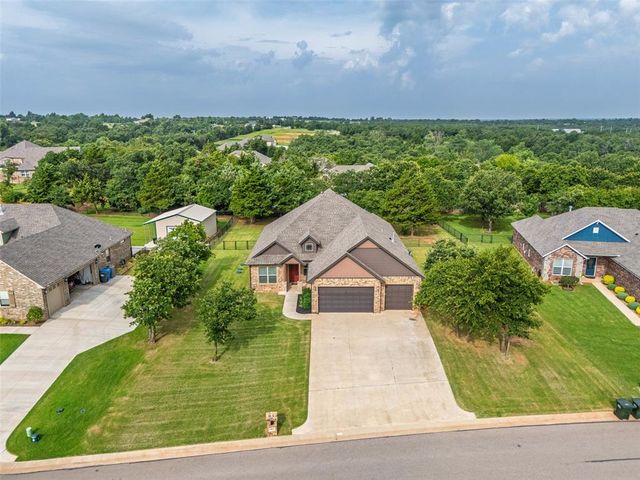 9015 Tall Oaks Drive, Guthrie, OK 73044