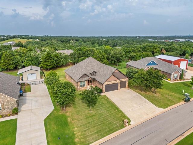 9015 Tall Oaks Drive, Guthrie, OK 73044