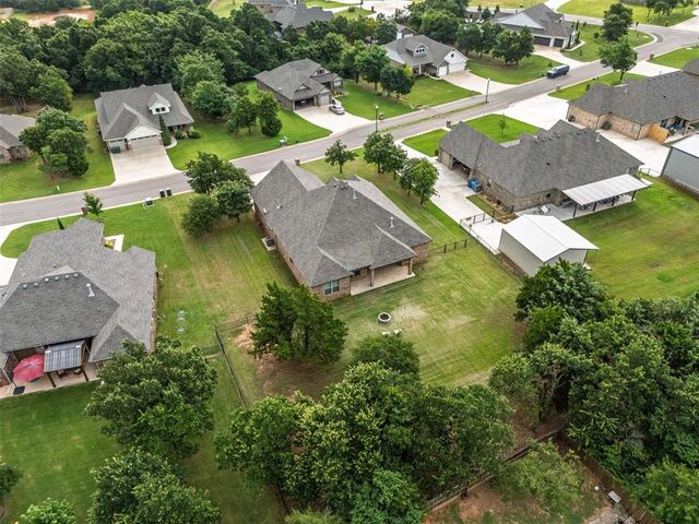 9015 Tall Oaks Drive, Guthrie, OK 73044