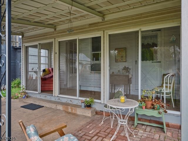 20 Maple St, Milford Boro, NJ 08848