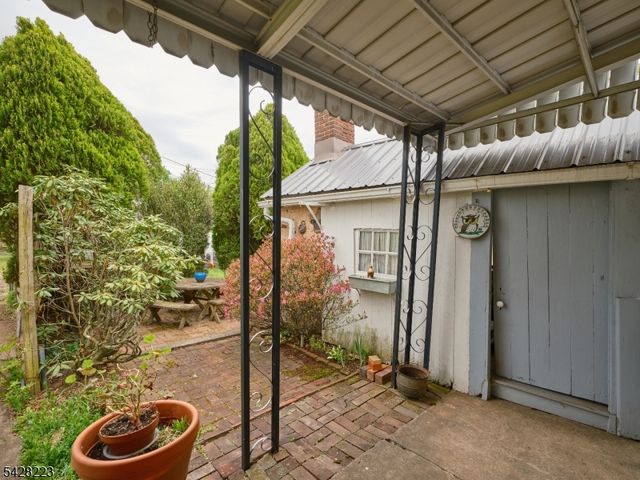 20 Maple St, Milford Boro, NJ 08848