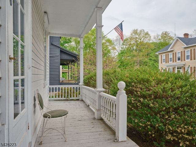 20 Maple St, Milford Boro, NJ 08848