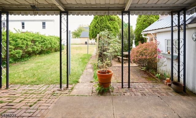 20 Maple St, Milford Boro, NJ 08848