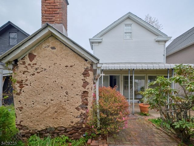 20 Maple St, Milford Boro, NJ 08848