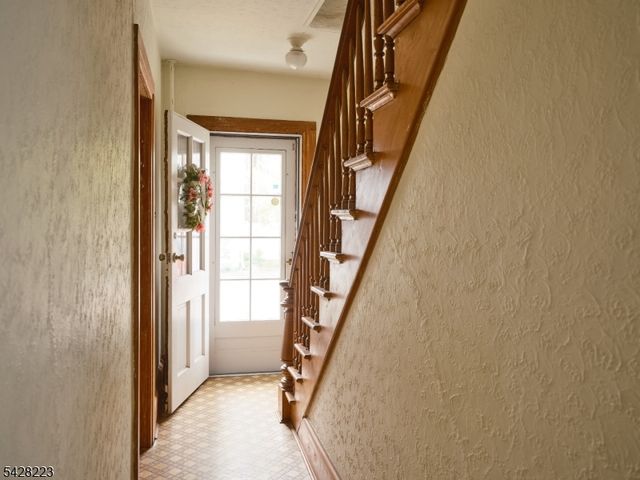 20 Maple St, Milford Boro, NJ 08848