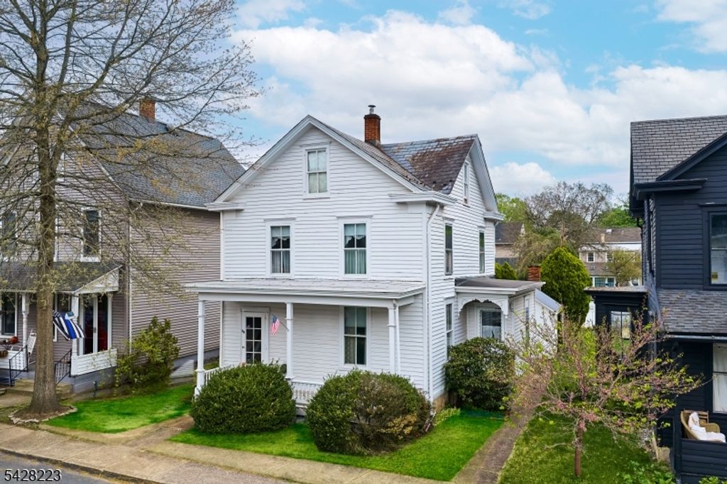20 Maple St, Milford Boro, NJ 08848
