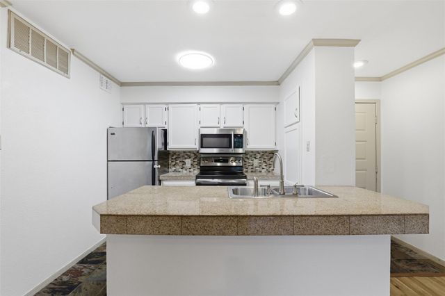 8888 Tallwood DR 2202, Austin, TX 78759