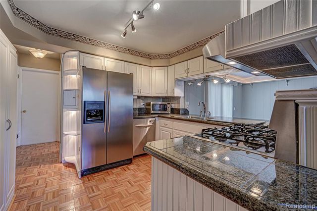 43047 Avon Court, Sterling Heights, MI 48313