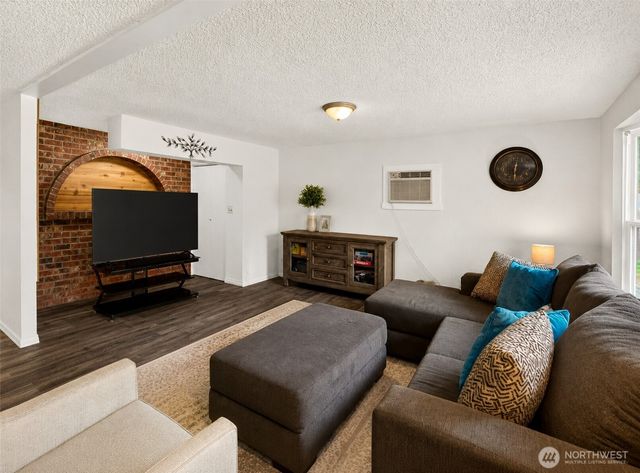 19517 SE Covington Sawyer Road, Kent, WA 98042