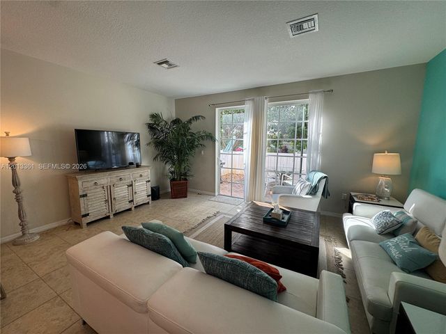 2333 SE 5th St 2333, Pompano Beach, FL 33062