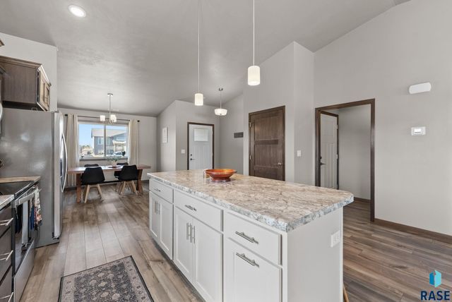 422 Thelma Ave Avenue, Harrisburg, SD 57032