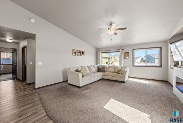 422 Thelma Ave Avenue, Harrisburg, SD 57032