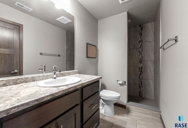 422 Thelma Ave Avenue, Harrisburg, SD 57032