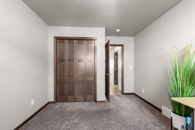 422 Thelma Ave Avenue, Harrisburg, SD 57032