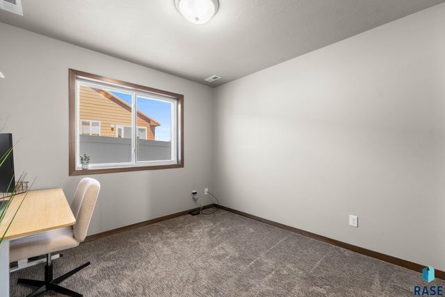 422 Thelma Ave Avenue, Harrisburg, SD 57032