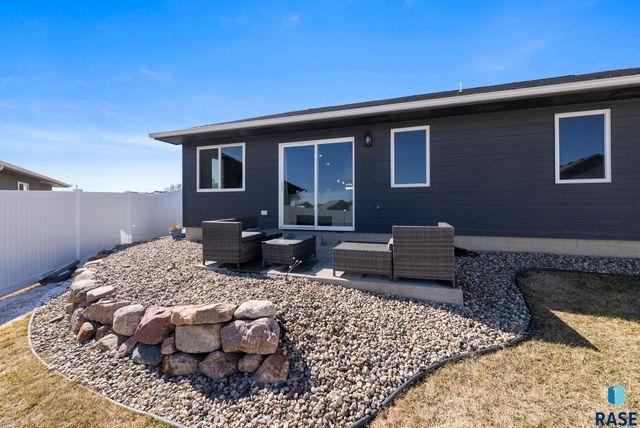 422 Thelma Ave Avenue, Harrisburg, SD 57032