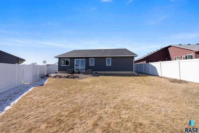 422 Thelma Ave Avenue, Harrisburg, SD 57032