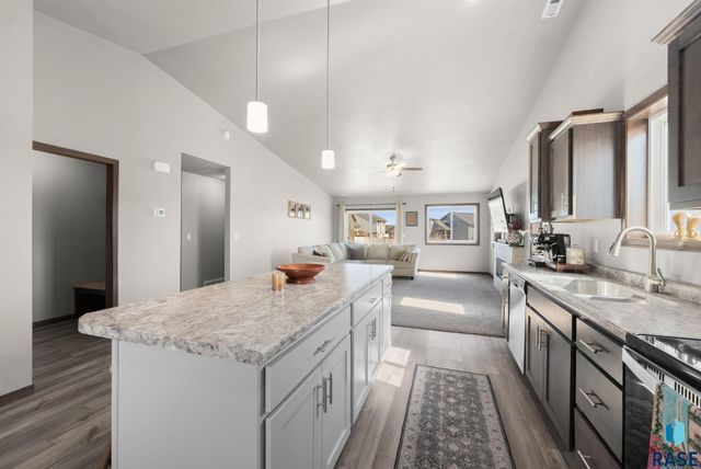 422 Thelma Ave Avenue, Harrisburg, SD 57032