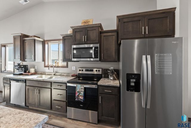 422 Thelma Ave Avenue, Harrisburg, SD 57032