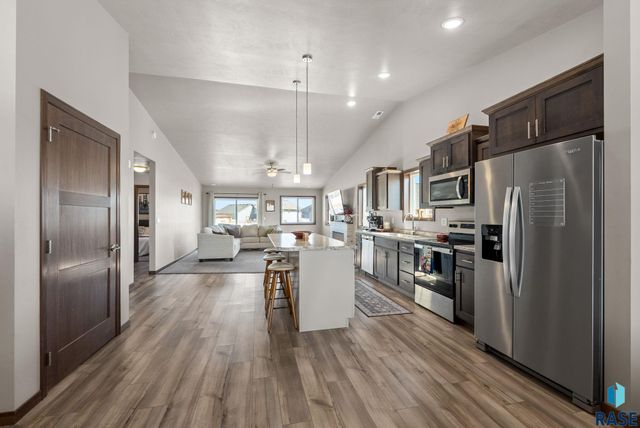 422 Thelma Ave Avenue, Harrisburg, SD 57032